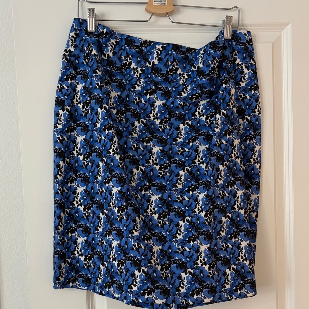 Margaret M Blue and Black Floral Pencil Skirt